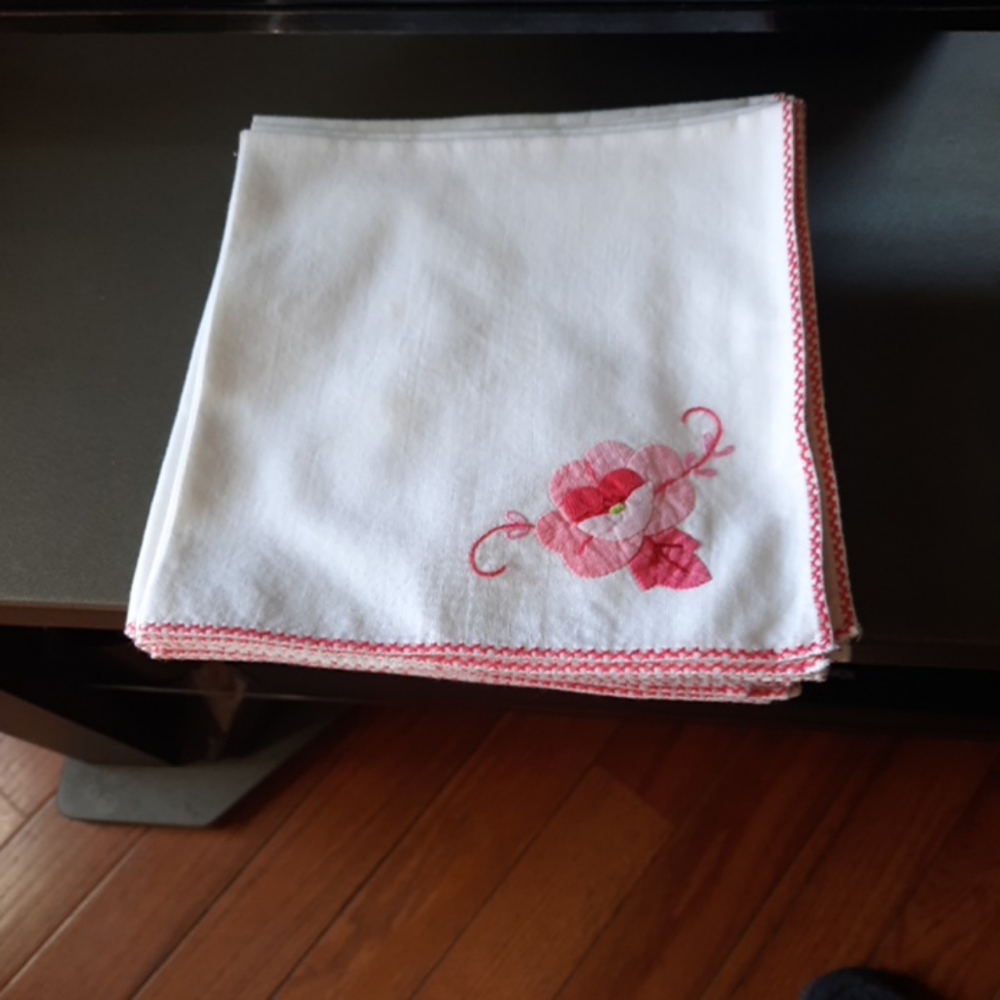 12 Vintage white cotton napkins with embroidered/applique pink flowers